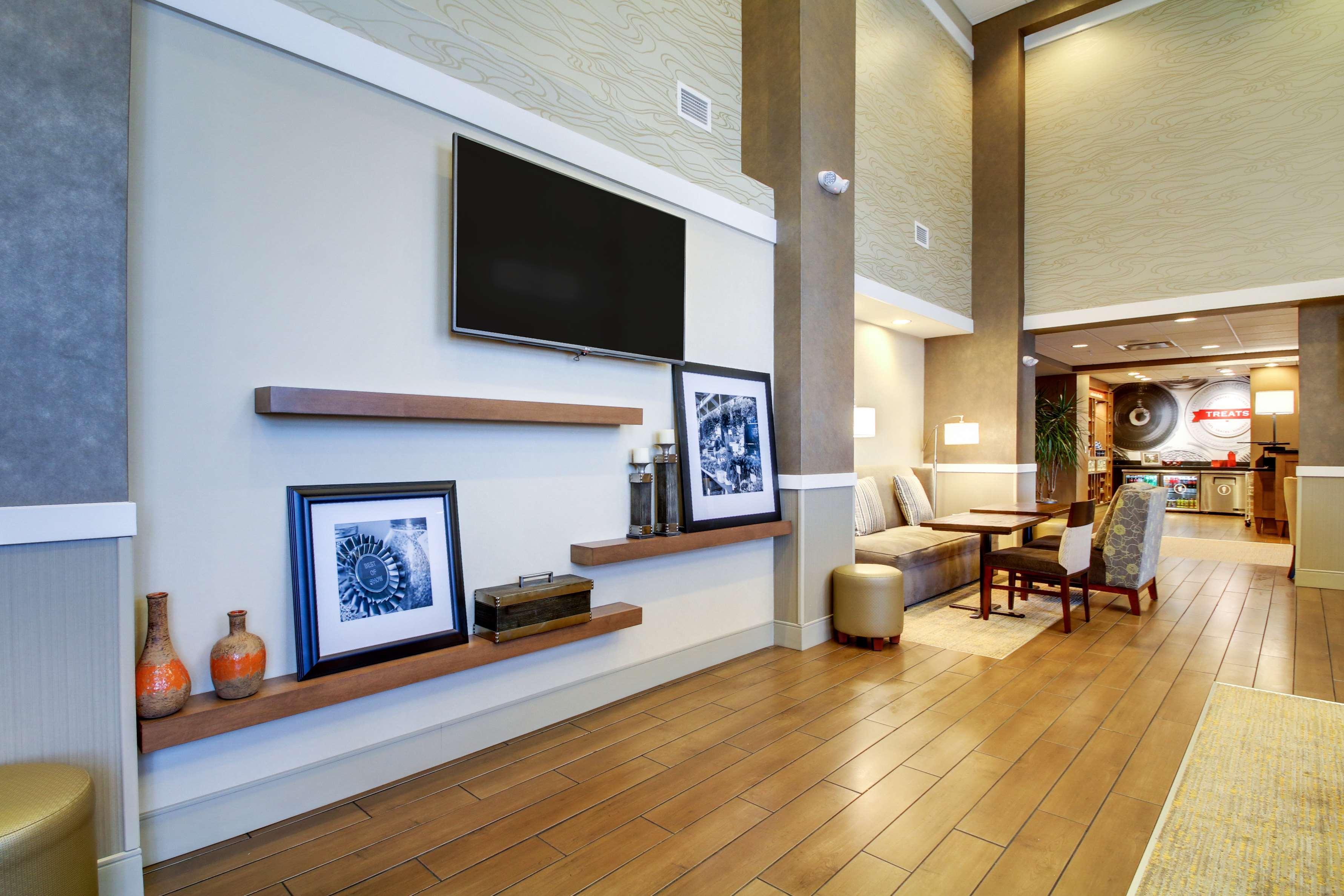 Hampton Inn & Suites Milwaukee West West Allis Екстериор снимка