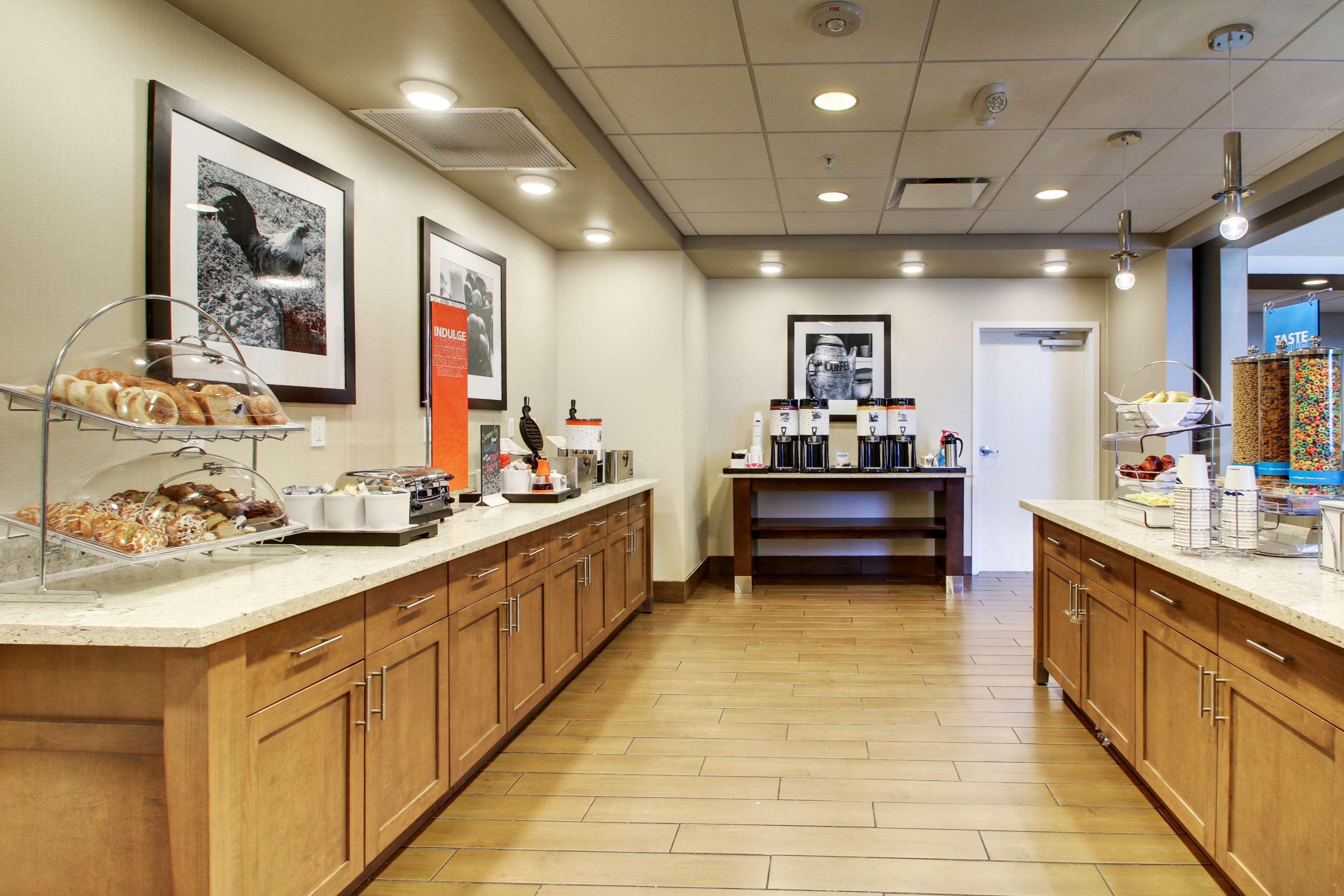 Hampton Inn & Suites Milwaukee West West Allis Екстериор снимка