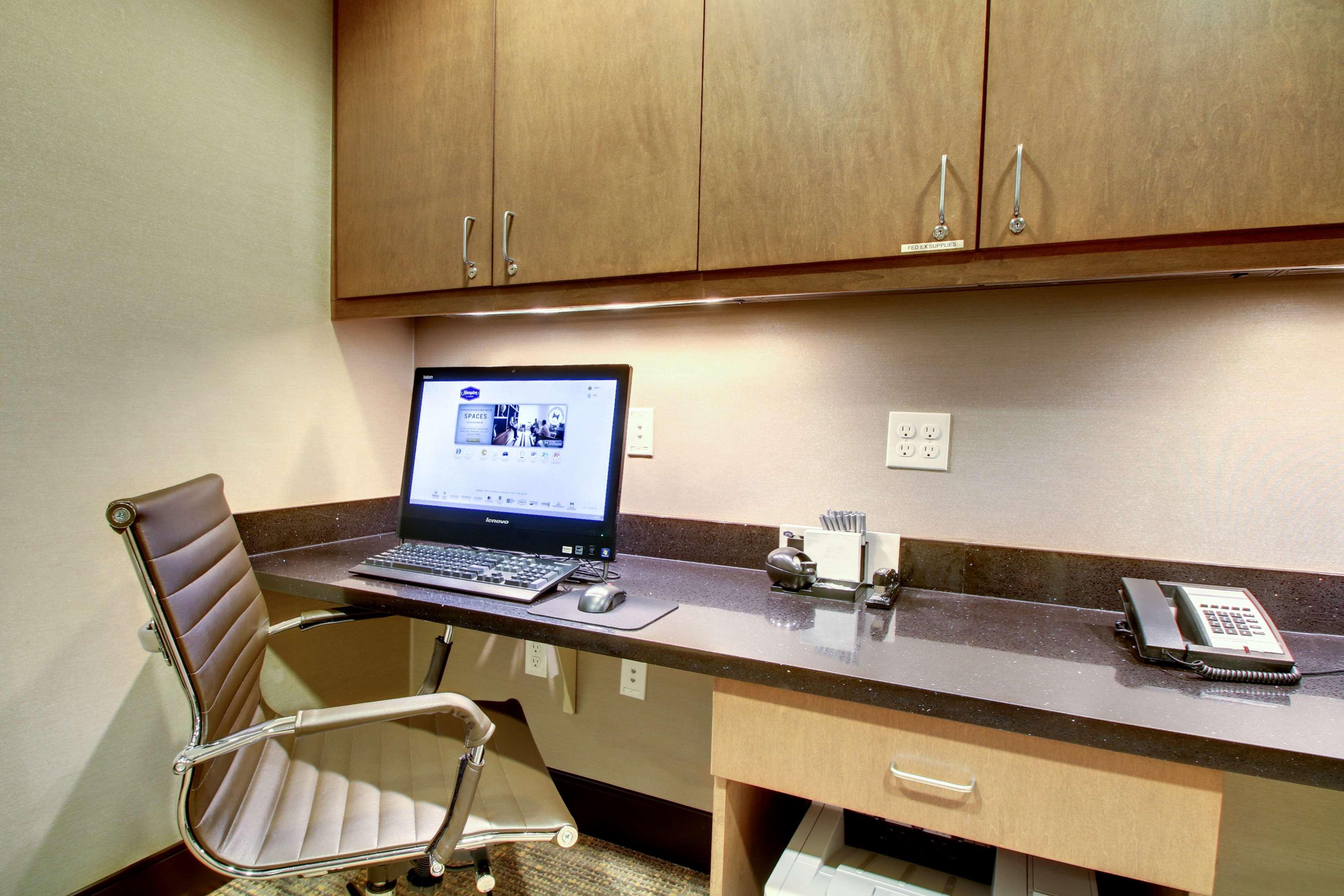 Hampton Inn & Suites Milwaukee West West Allis Екстериор снимка