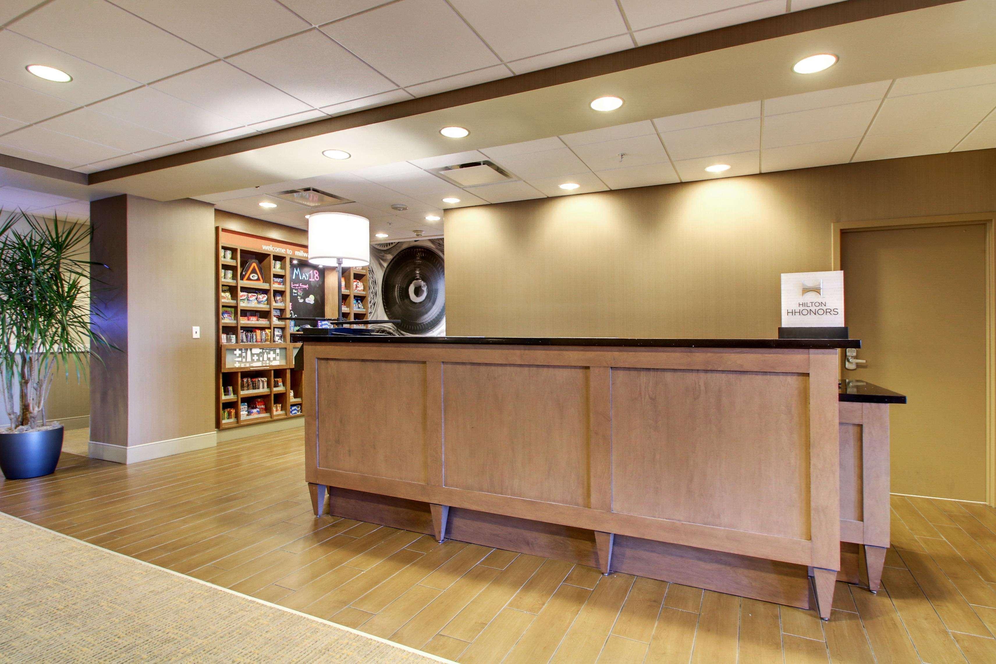 Hampton Inn & Suites Milwaukee West West Allis Екстериор снимка