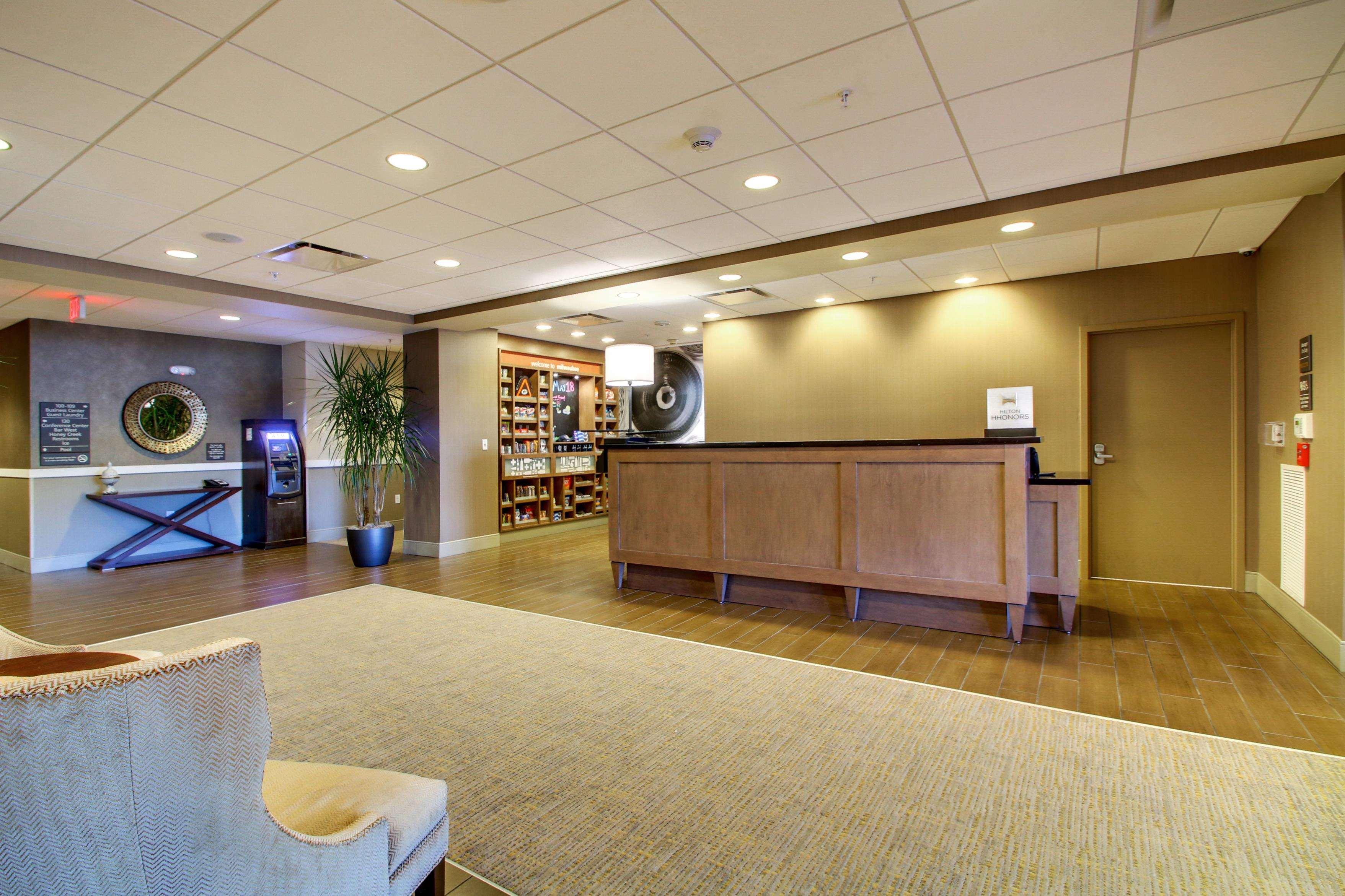 Hampton Inn & Suites Milwaukee West West Allis Екстериор снимка