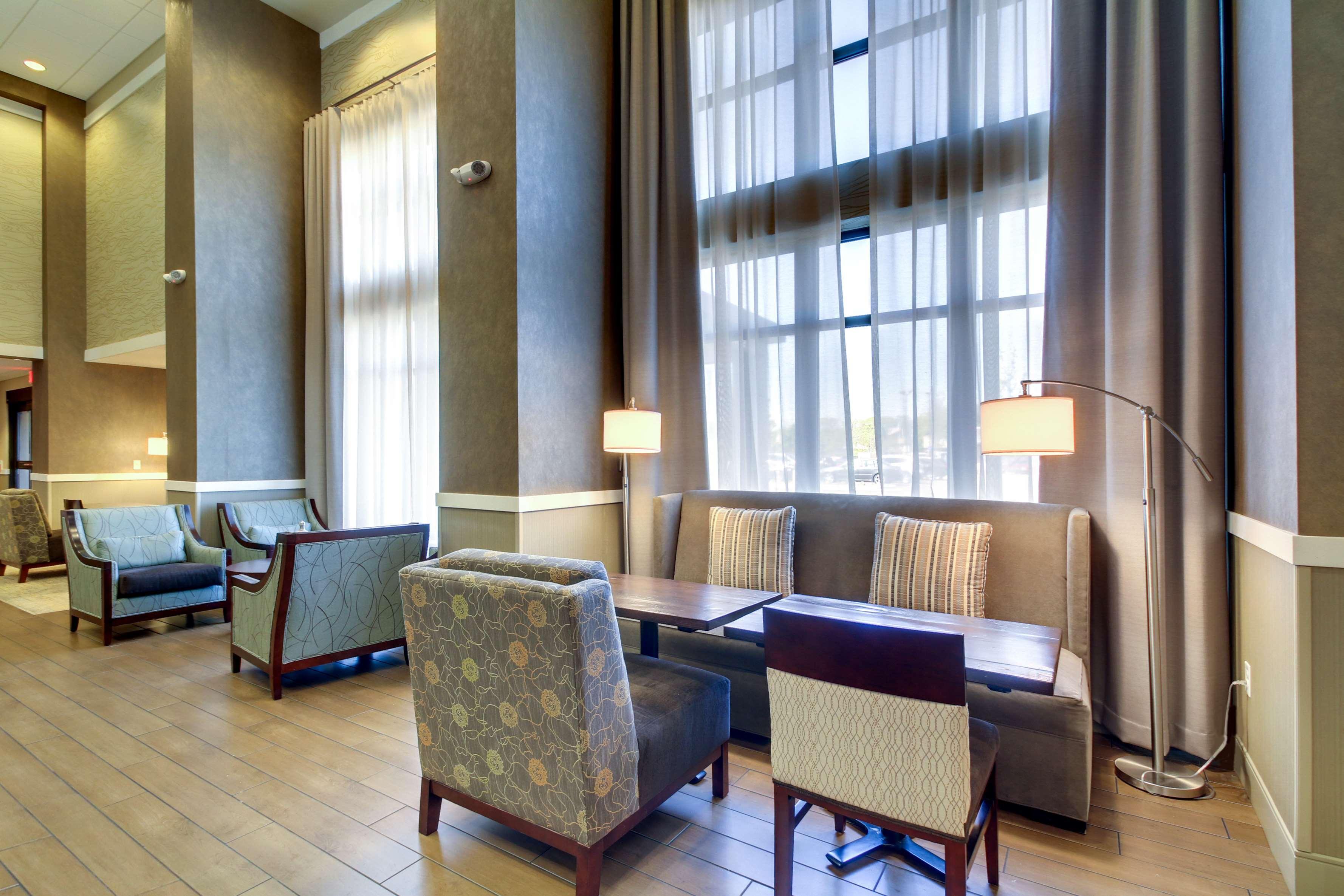 Hampton Inn & Suites Milwaukee West West Allis Екстериор снимка