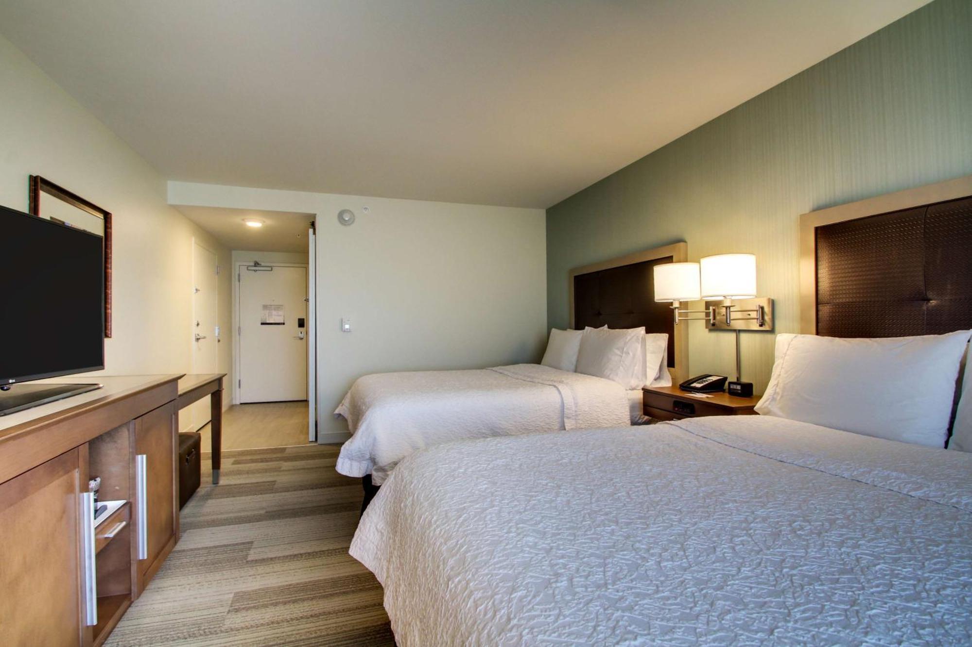 Hampton Inn & Suites Milwaukee West West Allis Екстериор снимка
